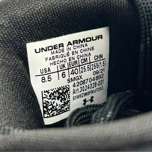 Womens  Baseball Cleats Under Armour Glyde MT Black Molded TPU Shoes NWT - Picture 7 of 9